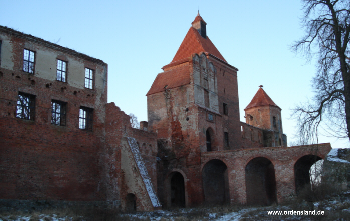 Plik:Zamek szymbark 6.jpg