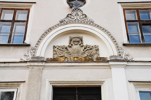 Plik:Palac labednik 4.jpg