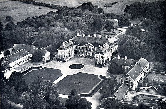 Plik:Palac kamieniec 1.jpg