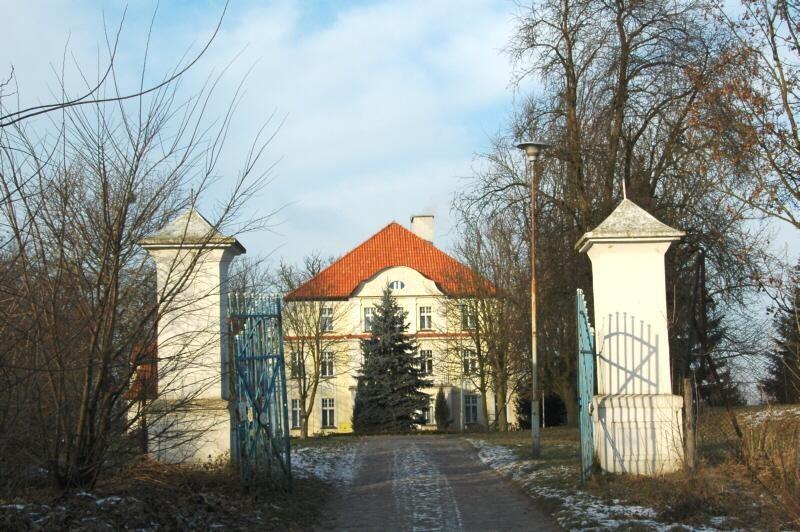 Plik:Dwor marwica 3.jpg