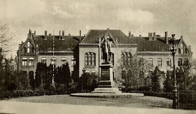 Plik:Gmach gimnazjum olsztyn 1.jpg