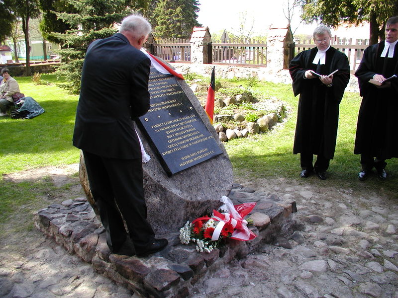 Plik:Pomnik Pamięci 4.jpg