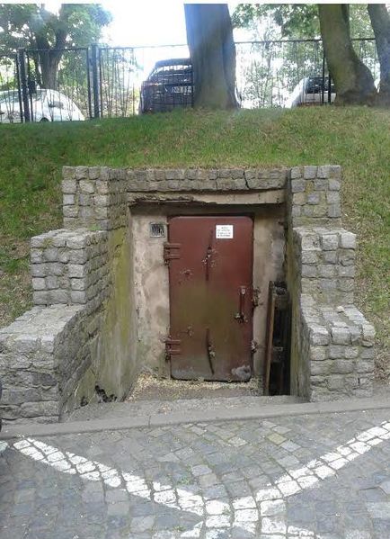 Plik:Schron ratusz.jpg