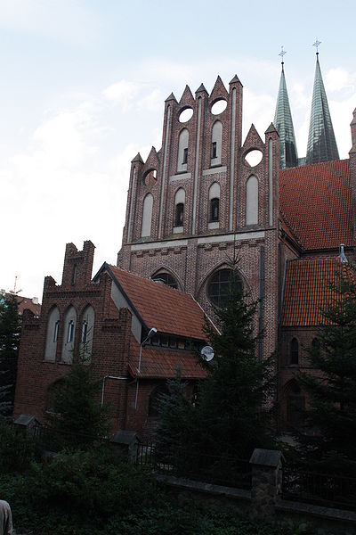 Plik:Kosciol garnizonowy olsztyn 2.jpg