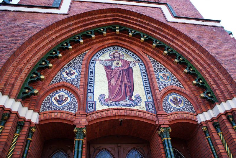 Plik:Kosciol serca2.jpg