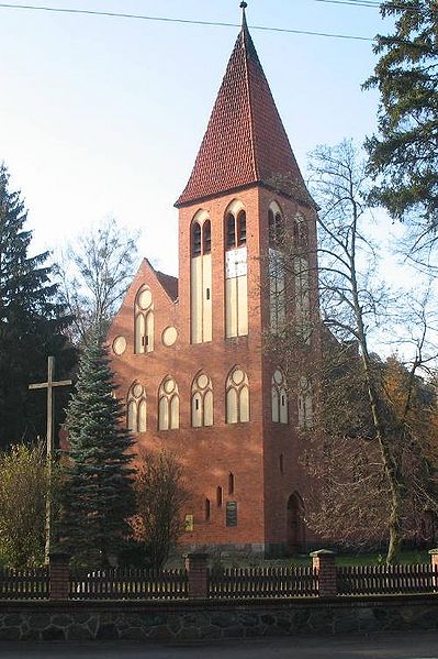 Plik:Kosciol spychowo 1.jpg