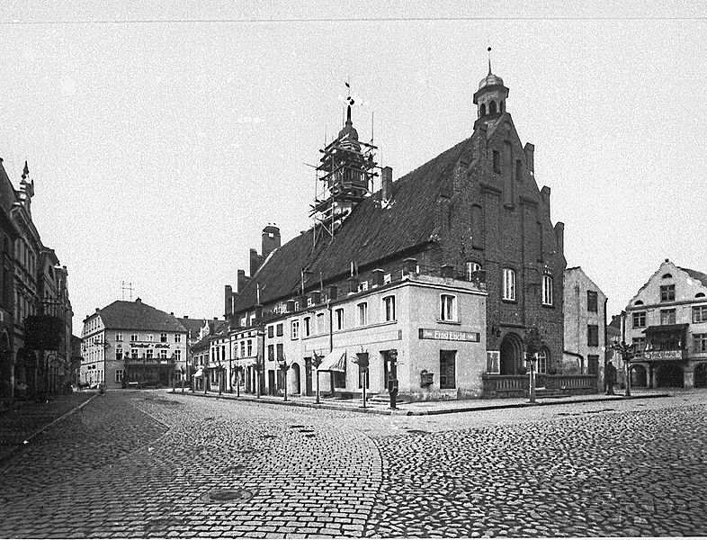 Plik:Ratusz orneta 2a.jpg