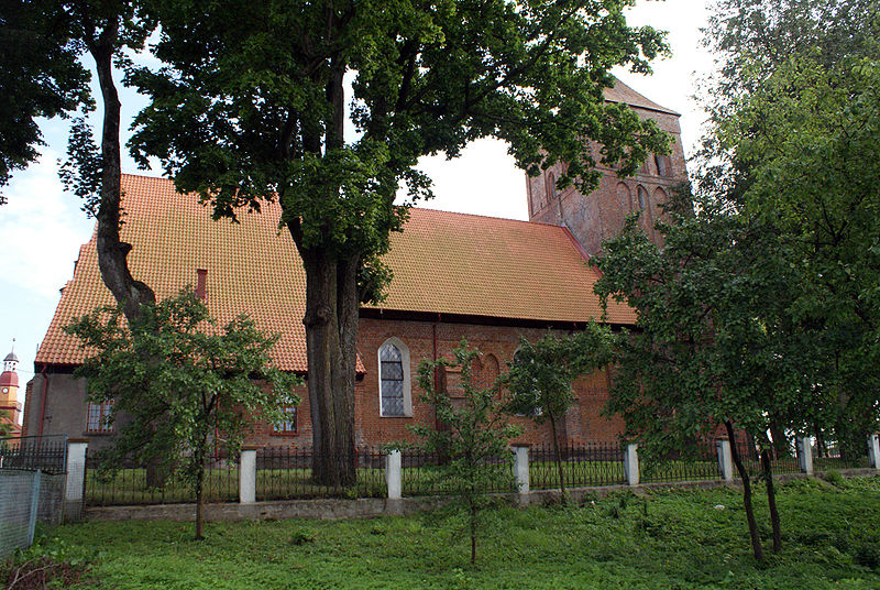 Plik:Kosciol krzyza srokowo 2a.jpg