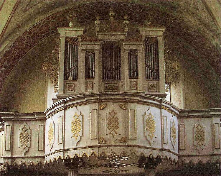 Plik:Kosciol krzyza miedzylesie 4.jpg