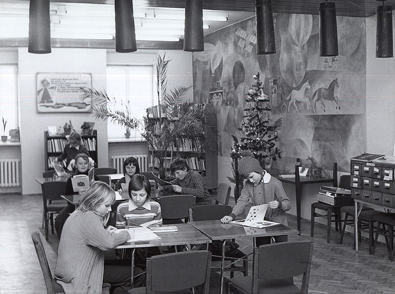 Plik:Bibliotekawnidzicy oddzial.jpg