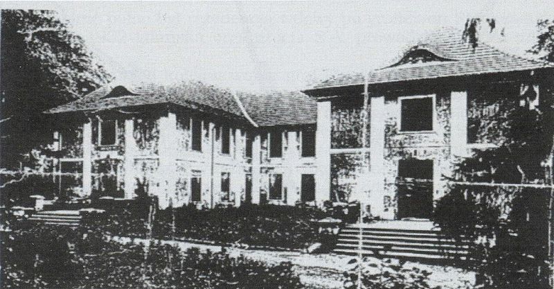 Plik:Palac gardzien 1.jpg