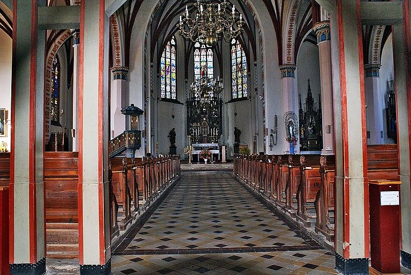 Plik:Kosciol apostolow pieniezno 5.jpg