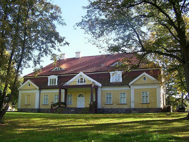 Plik:Dwor powodowo 3.jpg