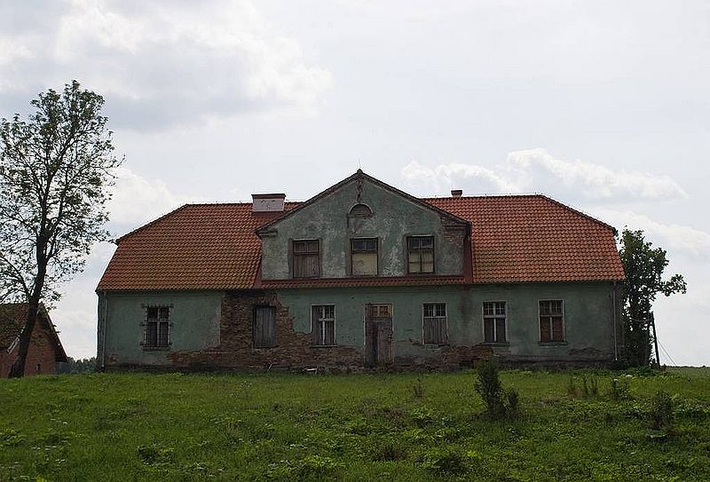 Plik:Dwory ustnik 2.jpg