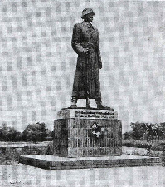 Plik:Pomnik zolnierza mlynary 1.jpg