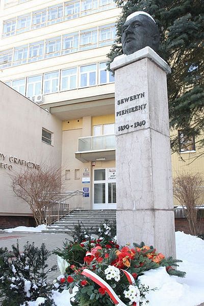 Plik:Pomnik w Olsztynie.jpg