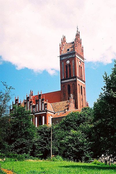 Plik:Kosciol apostolow pieniezno 1.jpg