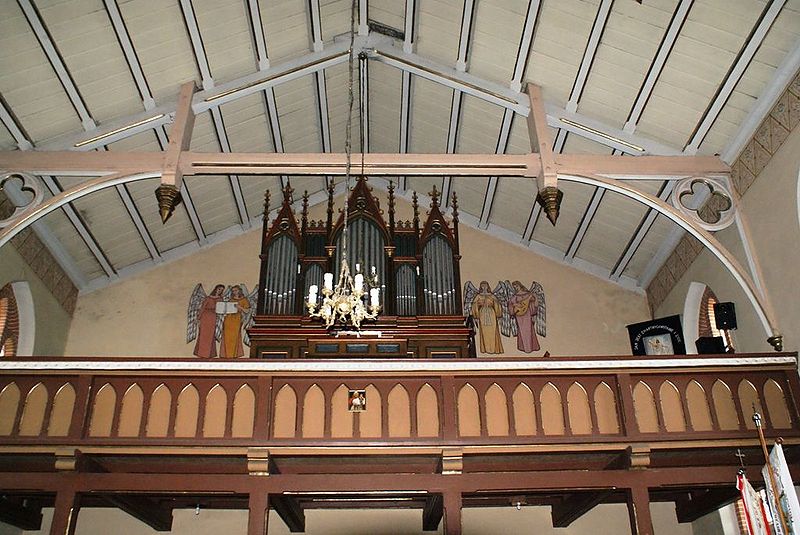 Plik:Kosciol trojcy dzwierzuty 3.jpg